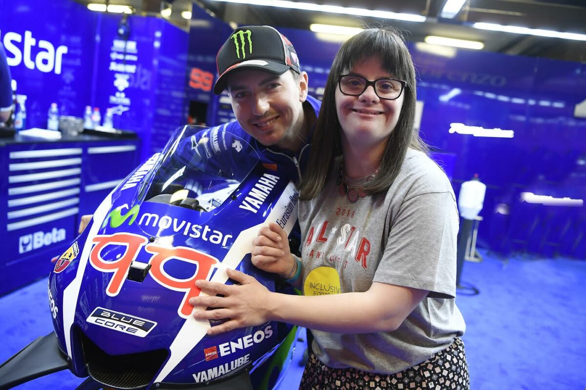 Lorenzo lucirá en Montmeló el '99' de Anna Vives, una diseñadora con Síndrome de Down 1 jorgelorenzoyannavives