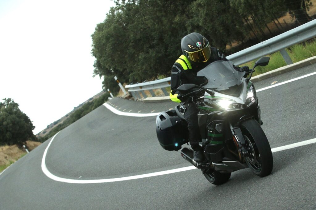 Moto Guzzi V100 Mandello S: este es su precio y las motos rivales 16 kawasakininja1000sx