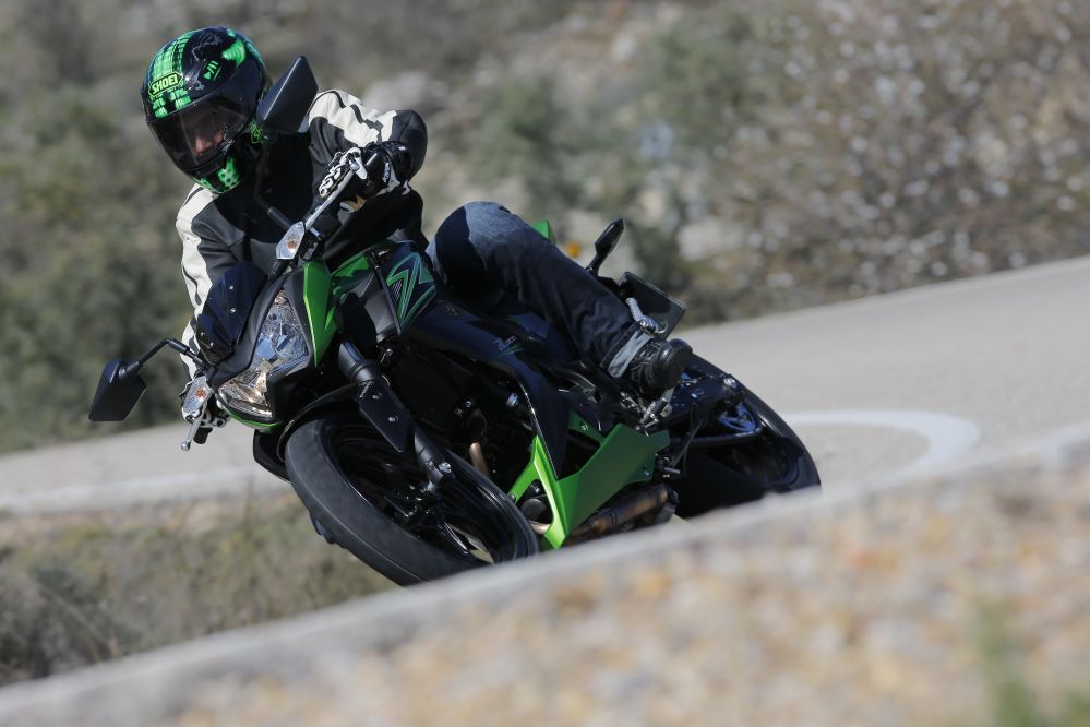 Prueba Kawasaki Z300 2015: esencia en frasco pequeño (I)