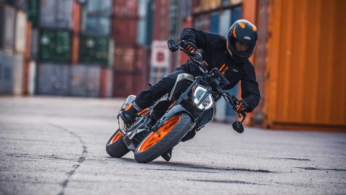 ktm 390 duke action