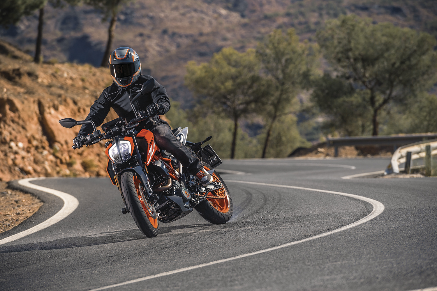16 motos naked del carnet A2 hasta 7.500 € 1 ktm 390 duke my17action
