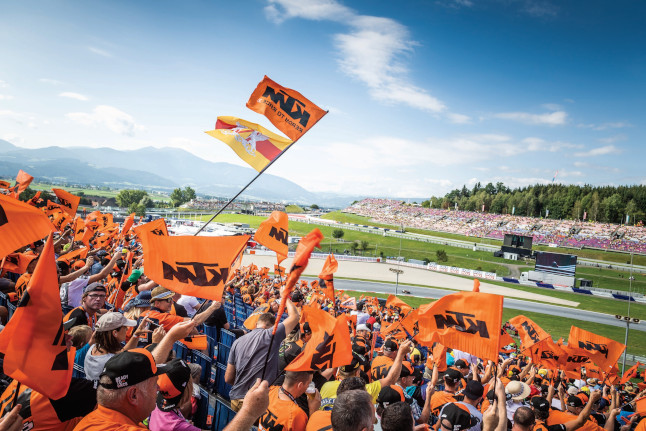 KTM Fan Packages 2019: la experiencia definitiva para los fans de la marca 1 ktm grandstand02