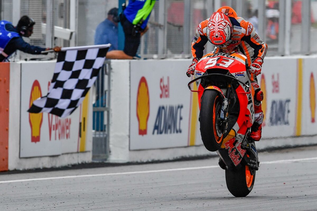 Las dos caras de MotoGP en Sepang: Márquez gana y Rossi se va al suelo mientras lideraba 1 lg50719.galleryfulltopfullscreen