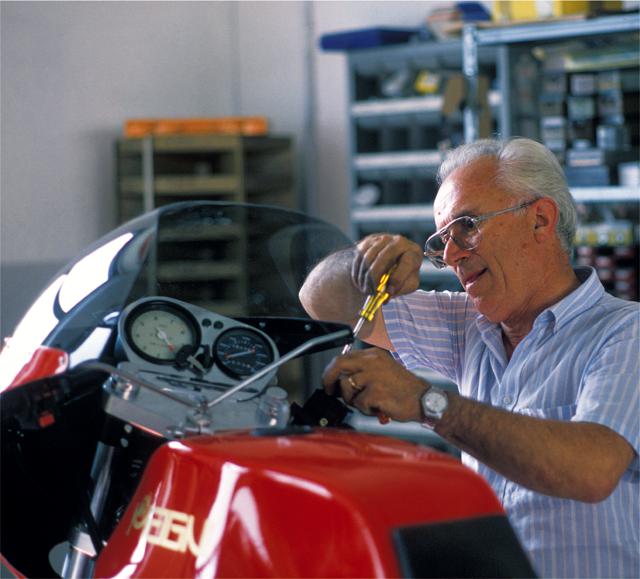 Repasamos la historia de Arturo Magni: 90 años ligado al motociclismo 1 mantenimiento