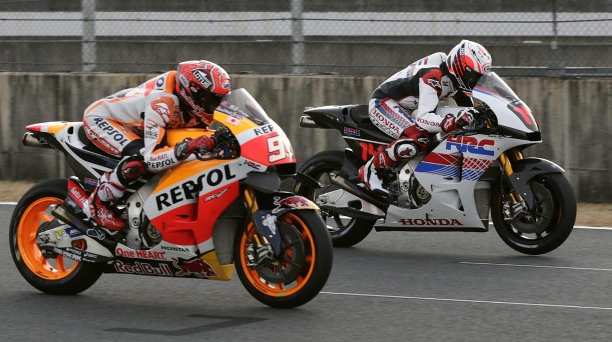 Márquez y Fernando Alonso comparten pista sobre la Honda RC213V de MotoGP 1 marc marquez fernando alonso con honda motogp 1480868127212
