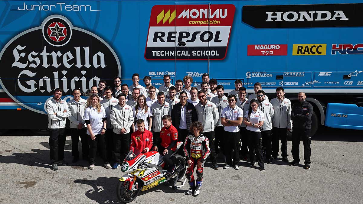 Los futuros ingenieros de Monlau Repsol completan con éxito su primer test 4 masterpracticaintromoto1