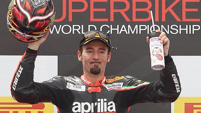 Max Biaggi vuelve a subirse a una MotoGP 1