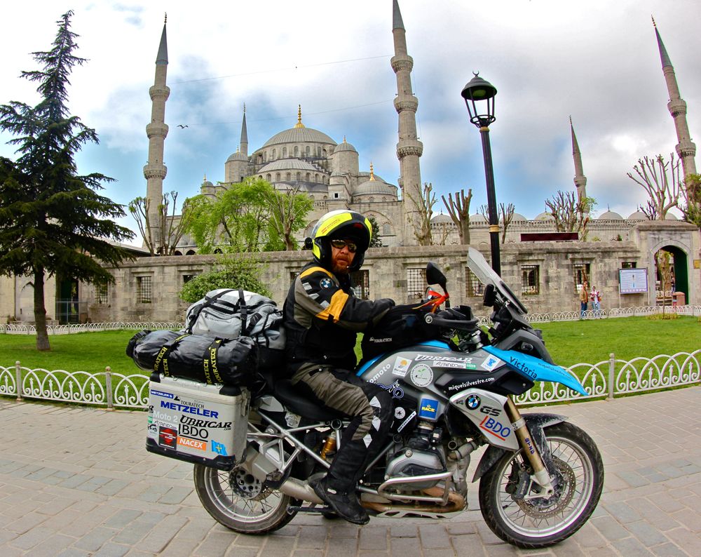 La expedición Ruta Embajada a Samarcanda alcanza Asia 1 mezquitaazulestambul