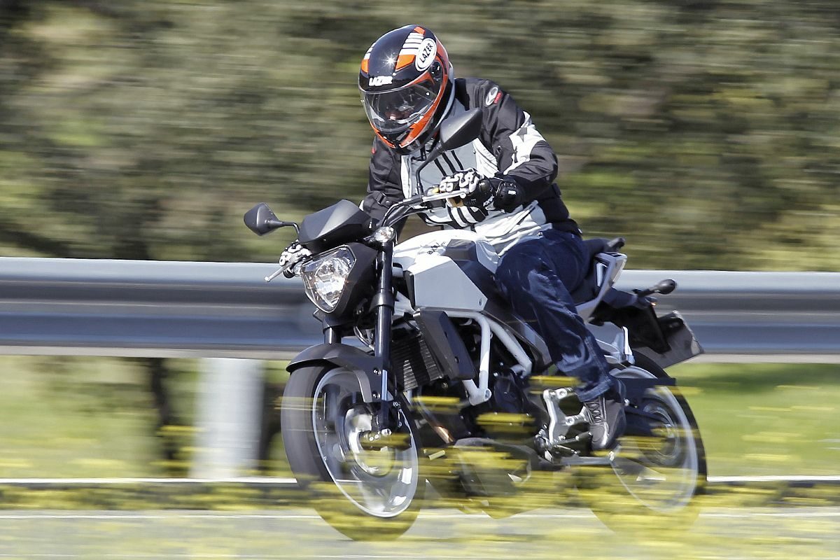 Prueba Hyosung GD 250 N-EXIV 1 mik5553