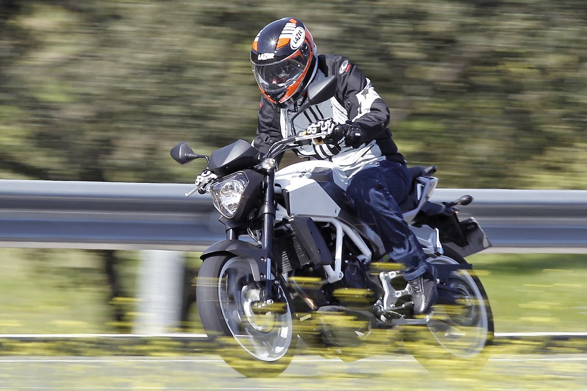 Prueba Hyosung GD 250 N-EXIV 1 mik5553