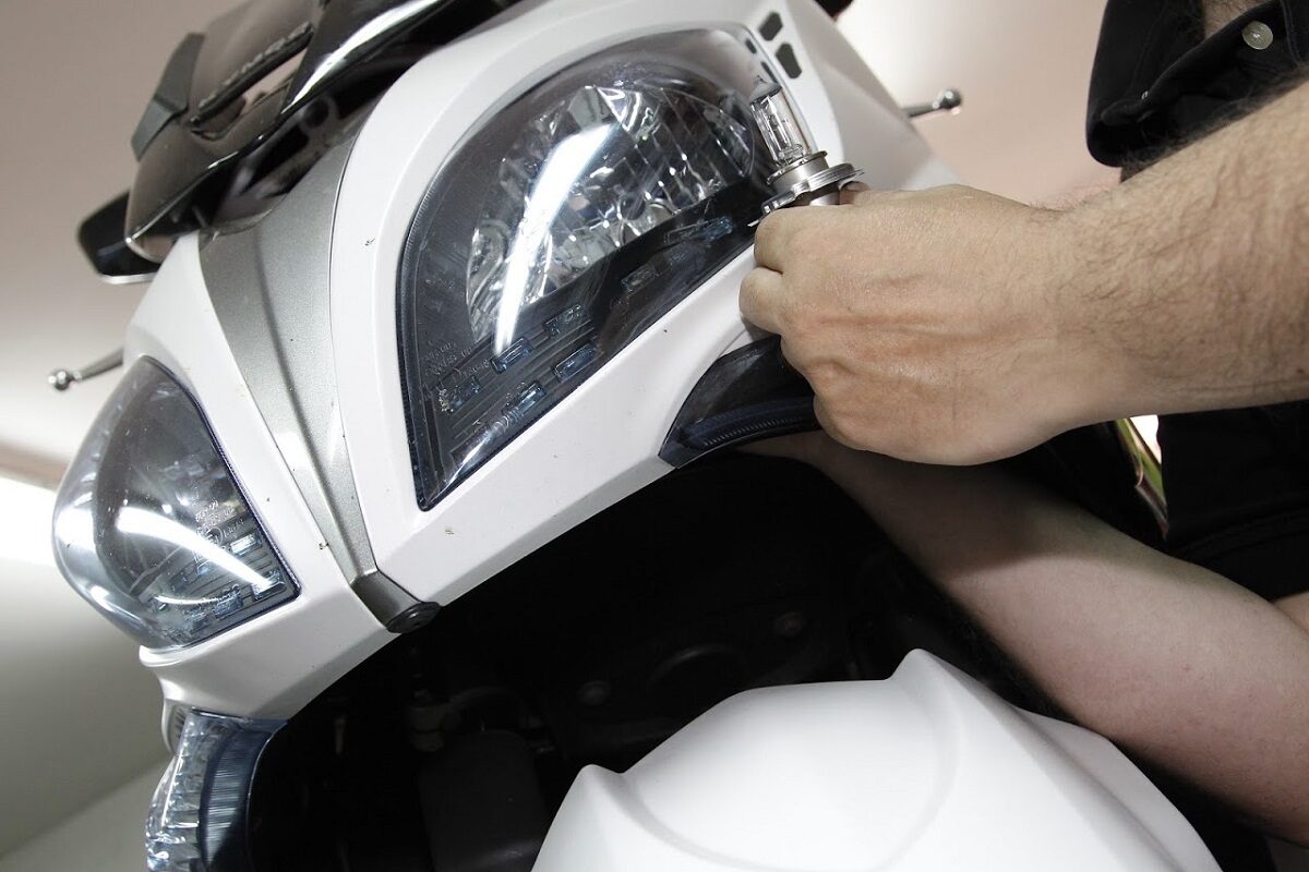 Cómo solucionar pequeños arañazos en la pintura de tu moto o scooter 1 mik8440 1