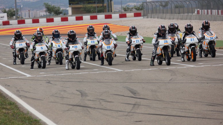 La Cuna de Campeones completa su selección de pilotos becados para 2016 1 minigp 110 parrilla 777x437 1