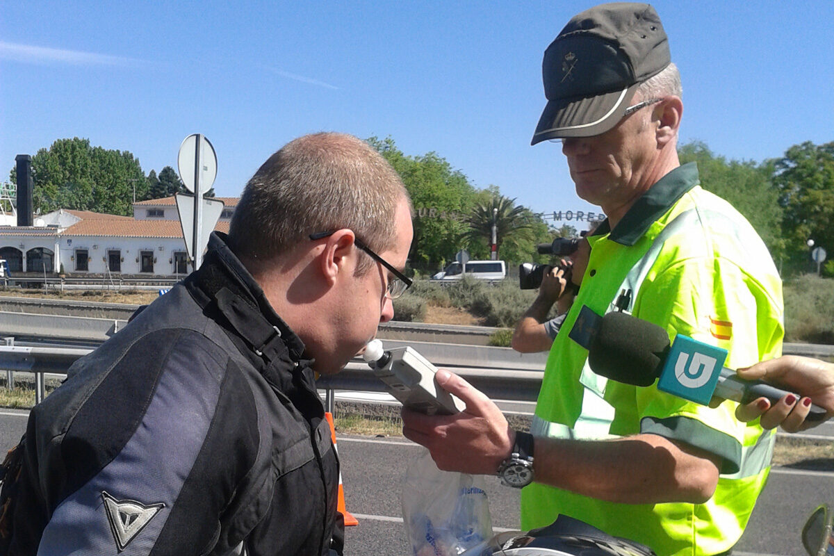 Multas en moto: las 10 más habituales 1 moteroalcoholimetro
