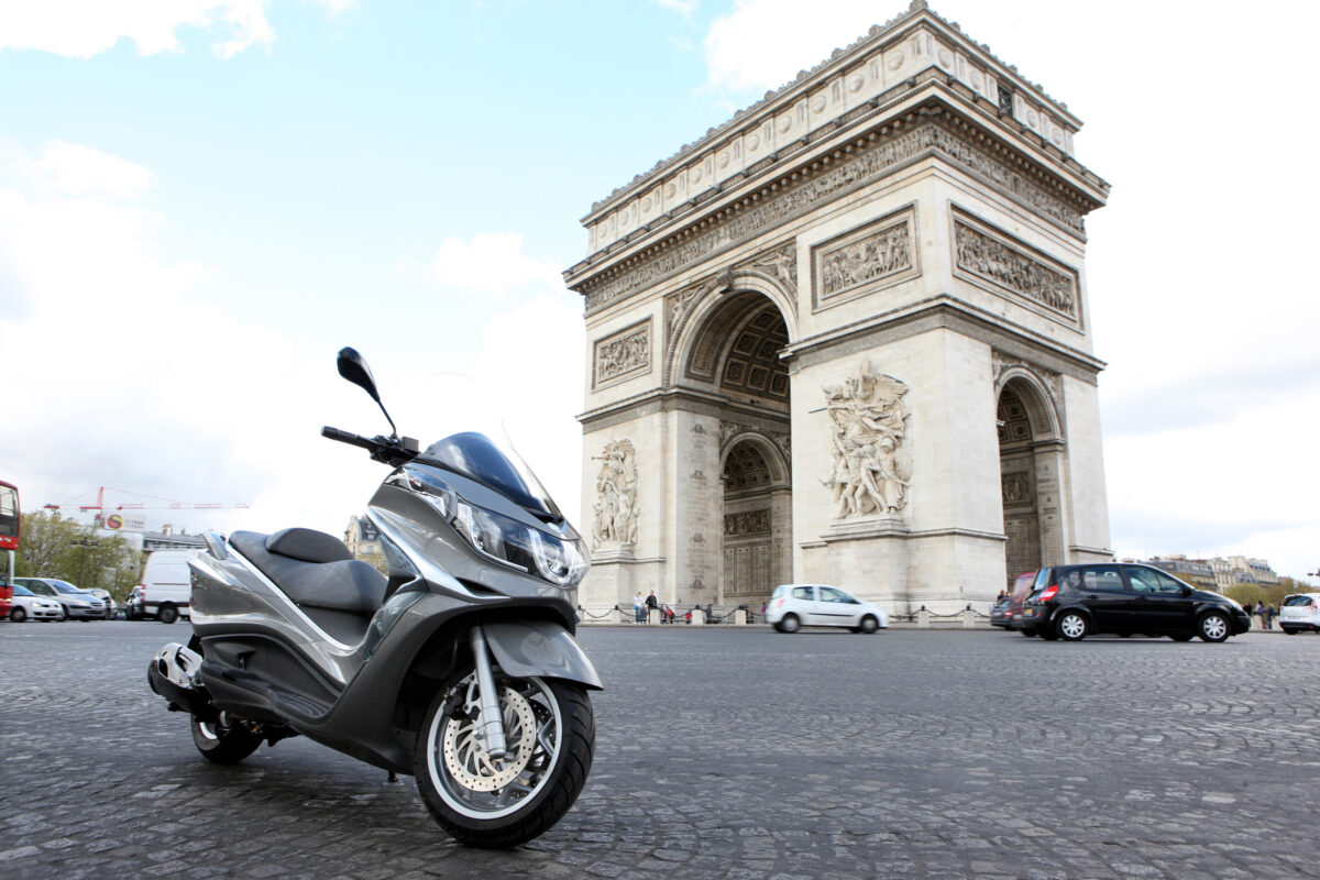 ¿Tienen cabida en España los planes anticontaminación de París? 1 moto 1
