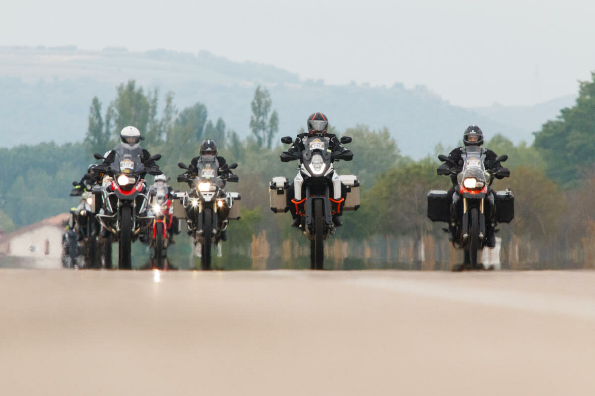 ¿Puedo montar en moto en grupo en la Fase 1? 1 motofase1 1