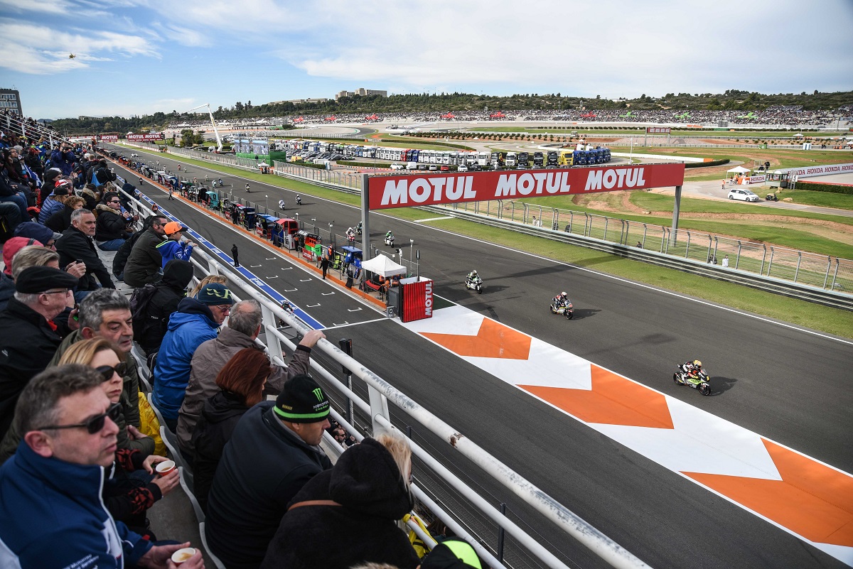 MotoGP podría disputarse con público en el GP de la Comunitat Valenciana 1 motogpcircuitodecheste