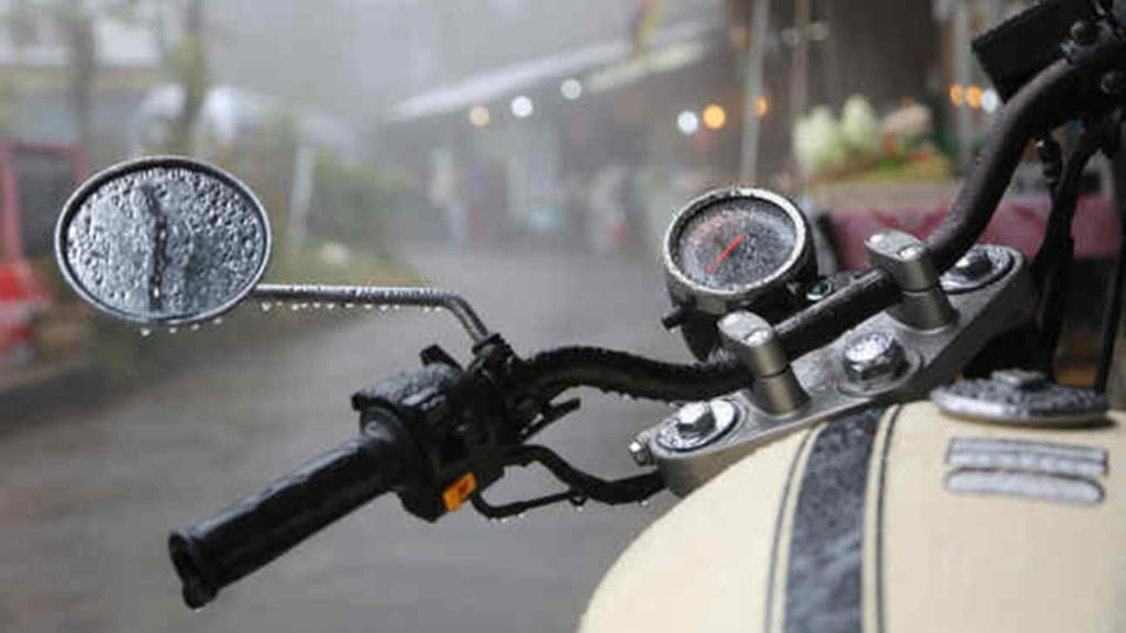 ¿Estás usando la moto este invierno? No te olvides de lavarla con frecuencia 1 motoinvierno 2