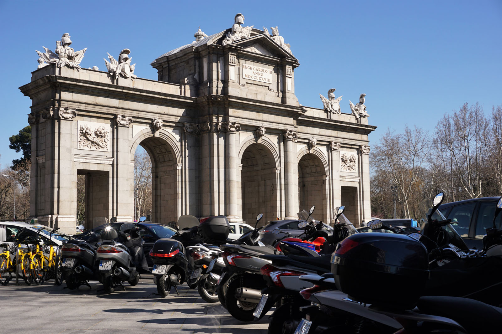 Las etiquetas de la DGT: ¿cuándo puedo entrar en moto en Madrid? 5 motosciudad