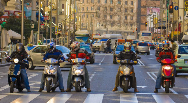 Las motos y scooter sí podrán circular por Madrid pese a la alta contaminación 1 motossipodrancircularcentrodemadrid