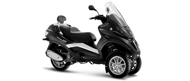 Piaggio MP3 LT, vehículo oficial de la Vuelta a Andalucía 1 mp3