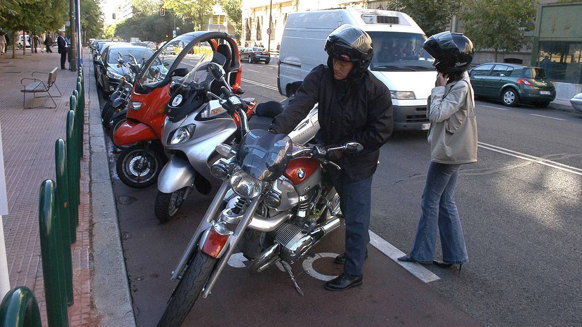 Girona, Málaga y Granada, las provincias más moteras de España 1 parkingmoto