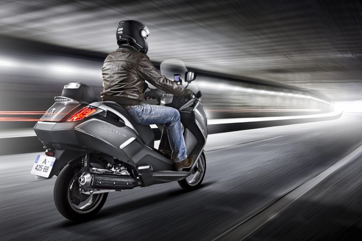 "Conduce seguro" con Peugeot Scooters 1 peugeot scooters