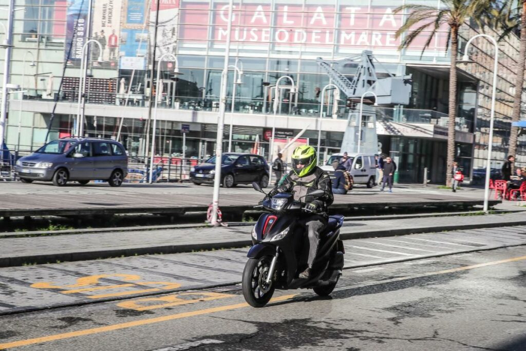 Ofertas Piaggio en dos y tres ruedas con regalos y hasta más de 1.600 € de ahorro 1 piaggio medley 2g
