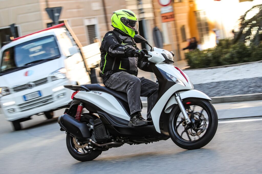 Piaggio oferta la mayoría de sus scooter con un descuento de 500 euros y seguro gratis 12 Piaggio Medley 125