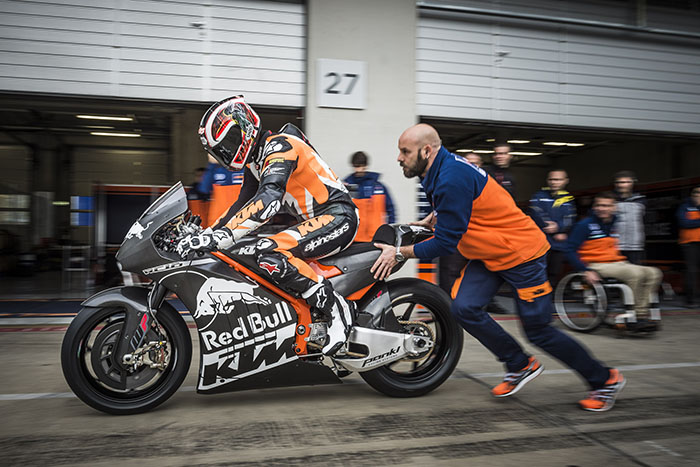 La nueva KTM RC16 de MotoGP toma pista 9 ppktmrollout2910150340