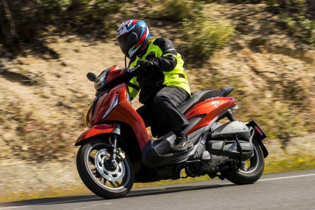 Piaggio oferta la mayoría de sus scooter con un descuento de 500 euros y seguro gratis 13 Piaggio Beverly 300