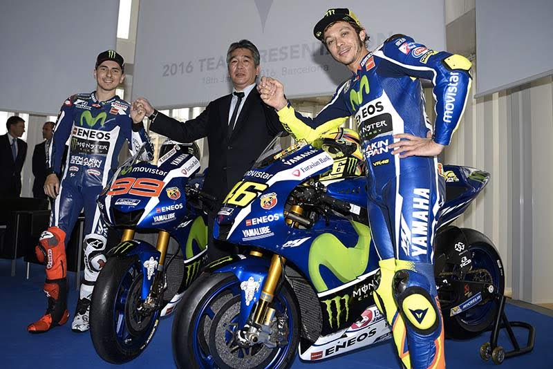 Valentino Rossi y Jorge Lorenzo: calma tensa y escueto apretón de manos 5 presentacionequipoyamahamovistarmotogp