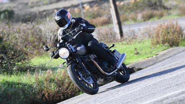 Triumph Bonneville Street Twin 2019: retro Premium