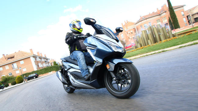 Fotos del Honda Forza 300 en acción 1 Prueba Honda Forza 300: músculo extra