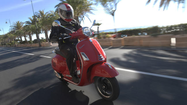 Prueba Vespa GTS 300 HPE: siempre joven