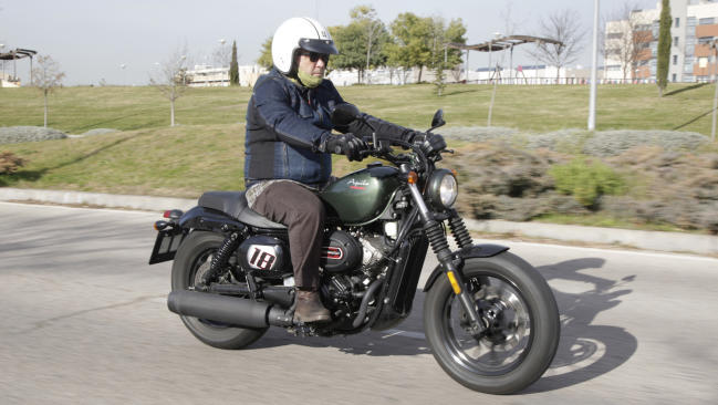 Fotos de la Hyosung Aquila GV 125 S en acción