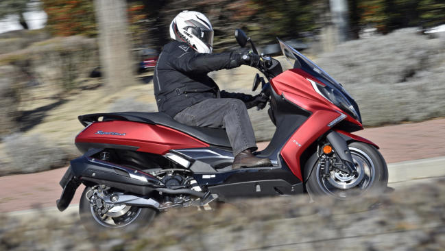 Prueba KYMCO Super Dink 350: escuela Premium