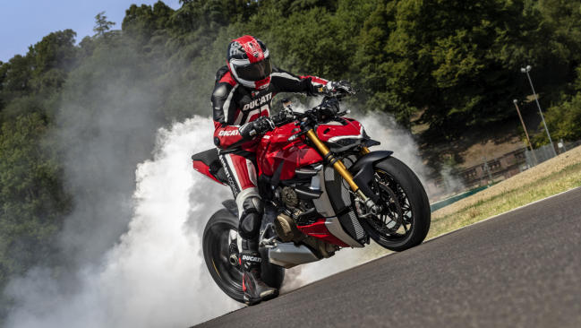 Fotos de la Ducati Streetfighter V4 1 Ducati Streetfighter V4, galardonada como la moto más bonita del Salón de Milán EICMA 2019