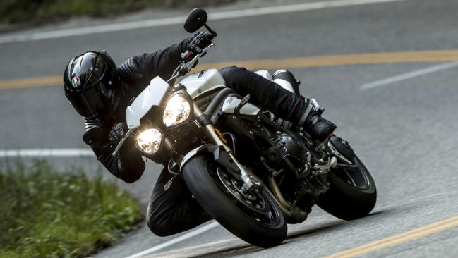 Nueva Triumph Speed Triple S y RS 2018: solo para <em>hooligans</em>