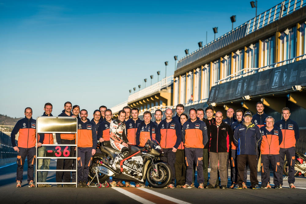 Test KTM RC16 con Mika Kallio en Valencia 1 KTM te da la posibilidad de asistir a la presentación de su MotoGP en Austria