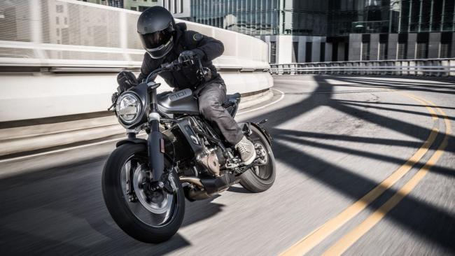Fotos de la Husqvarna Svartpilen 701 1 Husqvarna Vitpilen Aero y Svartpilen 701 en el Salón de Milán EICMA 2018