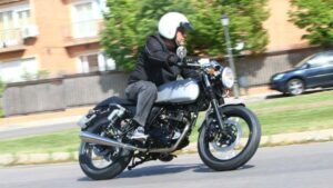 Fotos de la Mash Café Racer 125 Silver a prueba