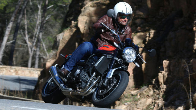 Fotos de la Kawasaki Z900 RS en acción 1 Kawasaki Z900RS y Z900 RS Café con 1.000 euros de descuento con el plan Kawa-Go!