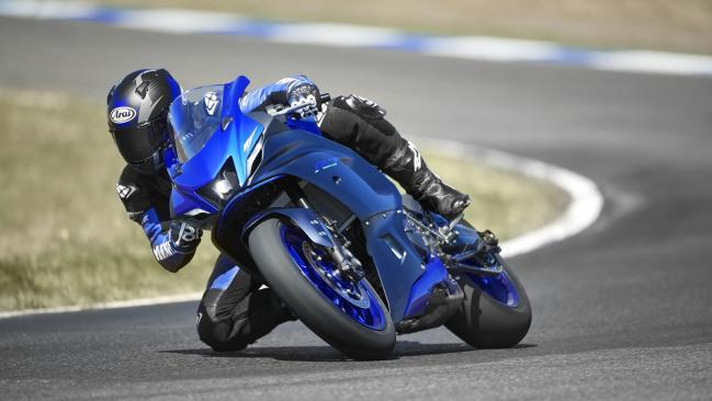 Nueva Yamaha YZF-R7: término medio