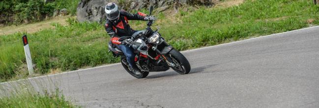 Prueba Aprilia Shiver 900: barra libre para todos