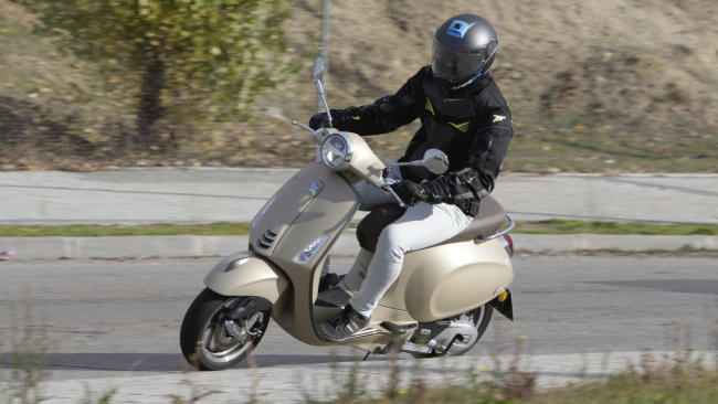 Prueba Vespa Primavera 125 S: 50 primaveras de juventud