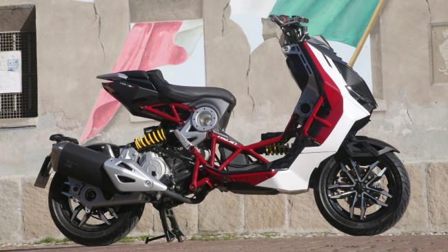 Italjet Dragster 125: Superbike urbana