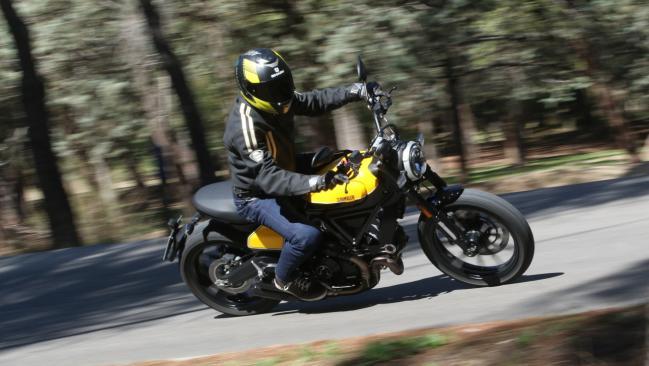 Prueba de la Ducati Scrambler Full Throttle: Cuando te quieres divertir