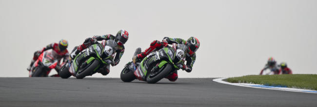 Tom Sykes culmina un fin de semana perfecto en Donington Park