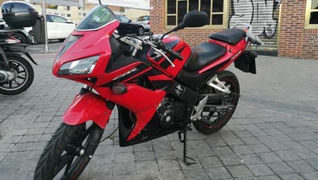 Fotos: ¿Dónde colocar la pegatina de la DGT en la moto? 5 preview d26991c7f8f4e