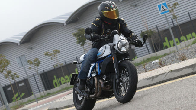 Prueba Ducati Scrambler Café Racer: Capuchino a la boloñesa